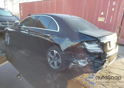 2020 Mercedes-Benz E 350 z USA, uszkodzony, nr VIN WDDZF8DB9LA735001